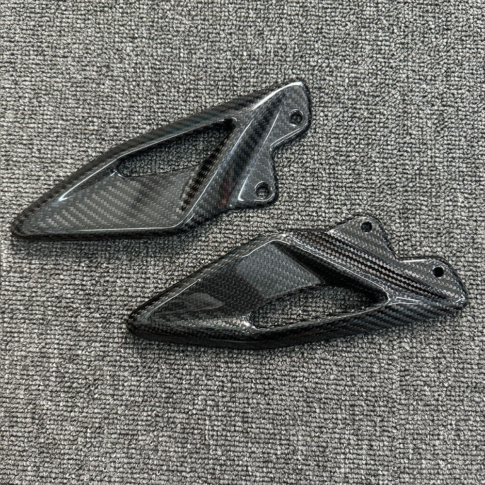 For Triumph Street Triple 660  - Crepe Pan Carbon reseña y precio